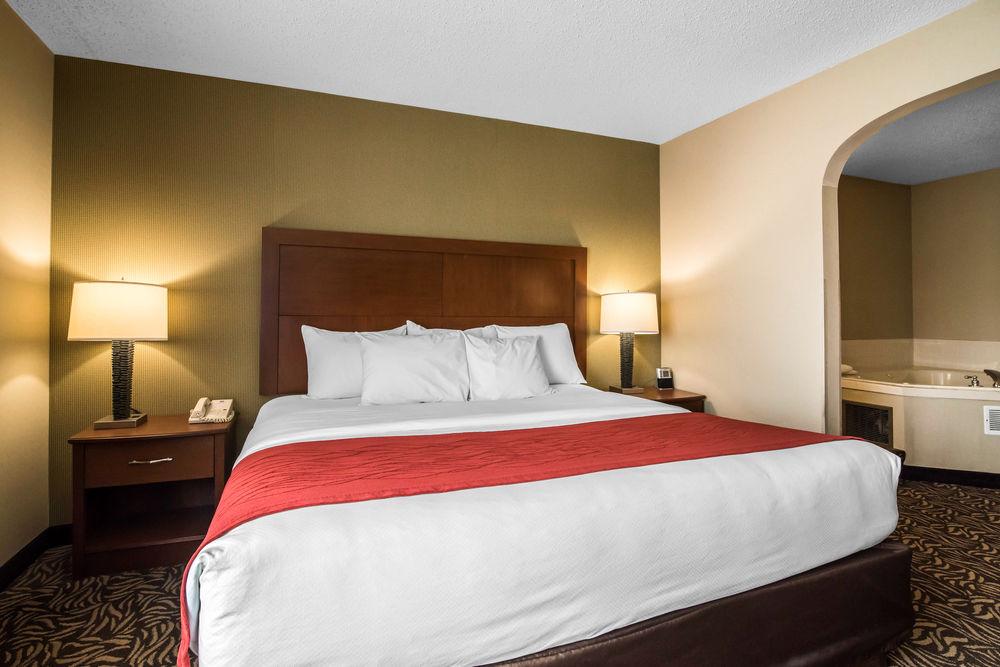 Clarion & - Area Hotel