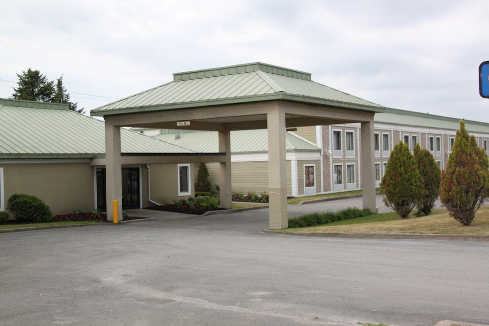 Clarion & - Area Hotel