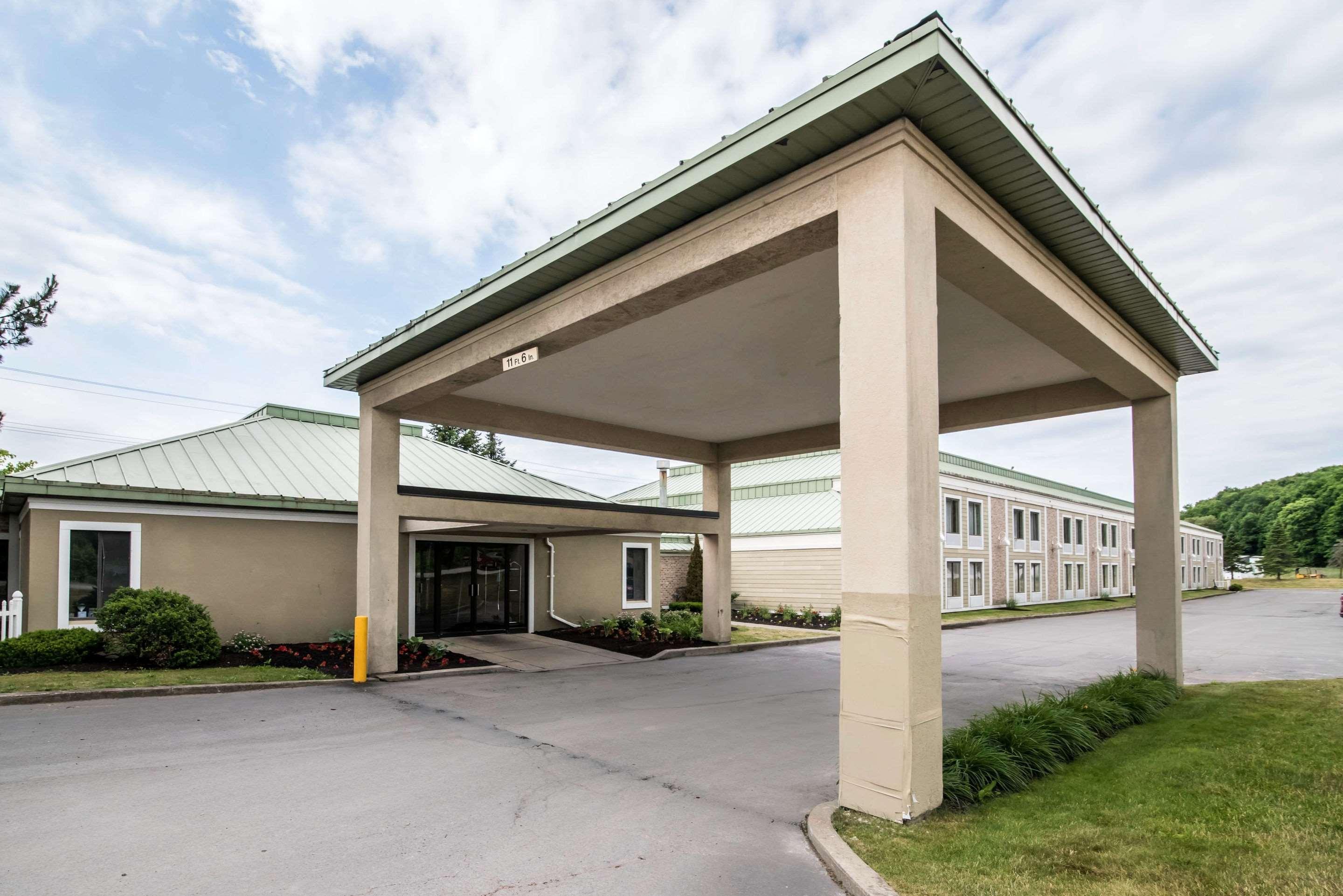 Clarion & - Area Hotel