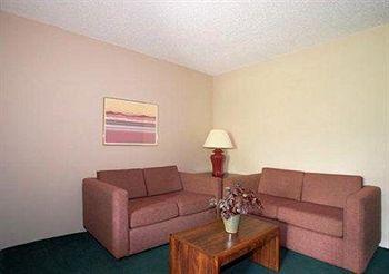 Clarion & - Area Hotel Cortland
