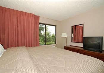 Clarion & - Area Hotel