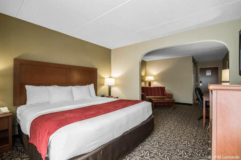 Clarion & - Area Hotel